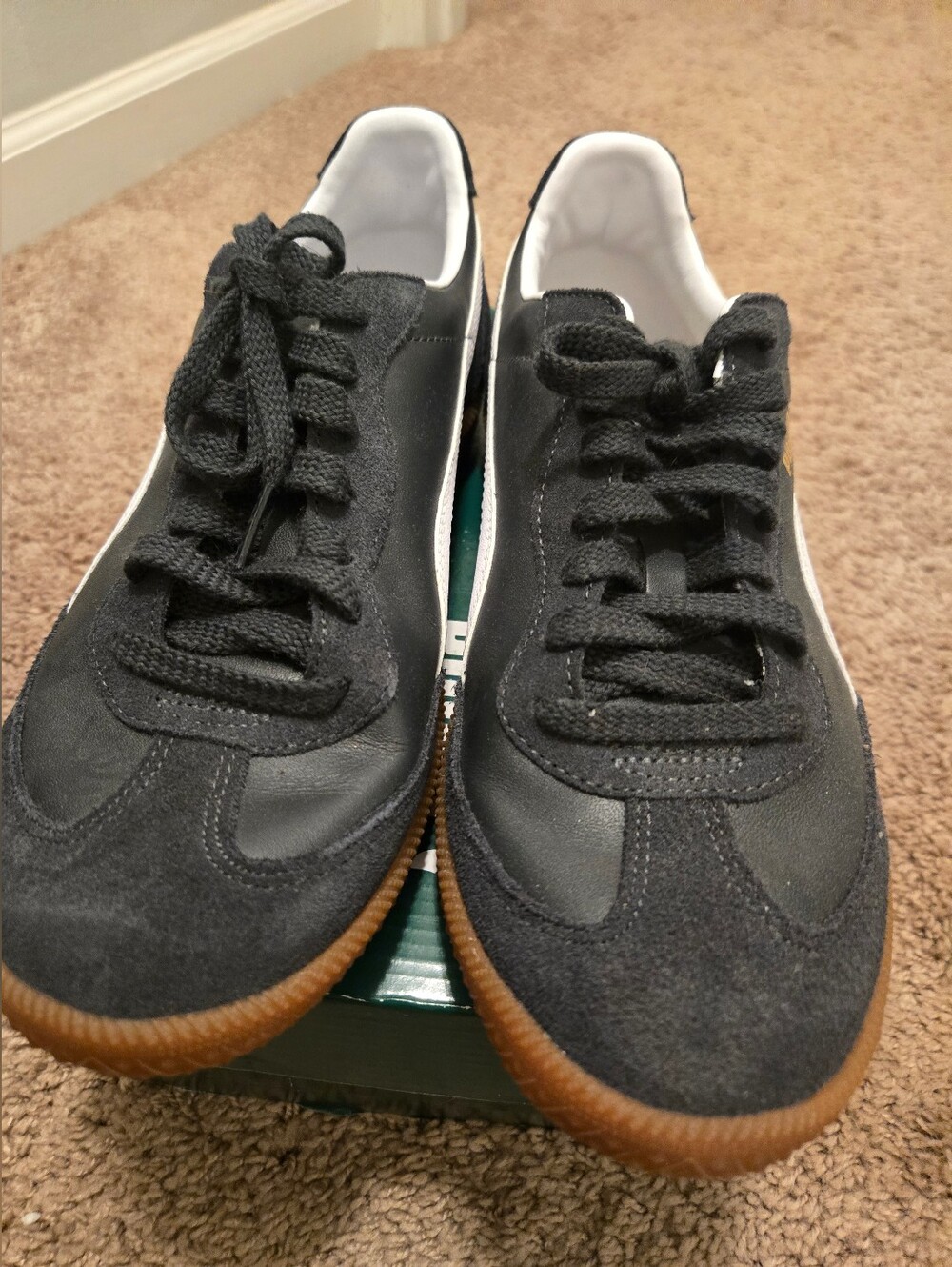 PUMA Super Liga OG Retro model,